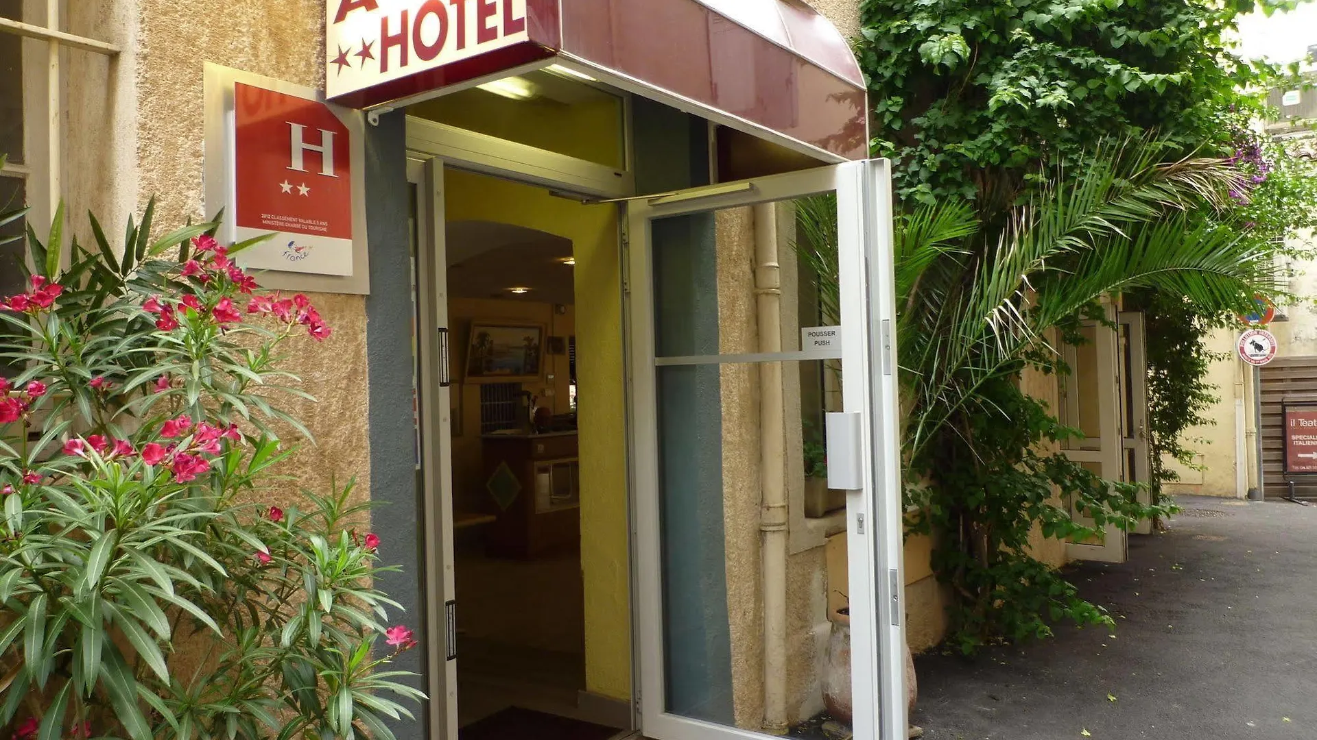 **  Appia Hotel Cannes France